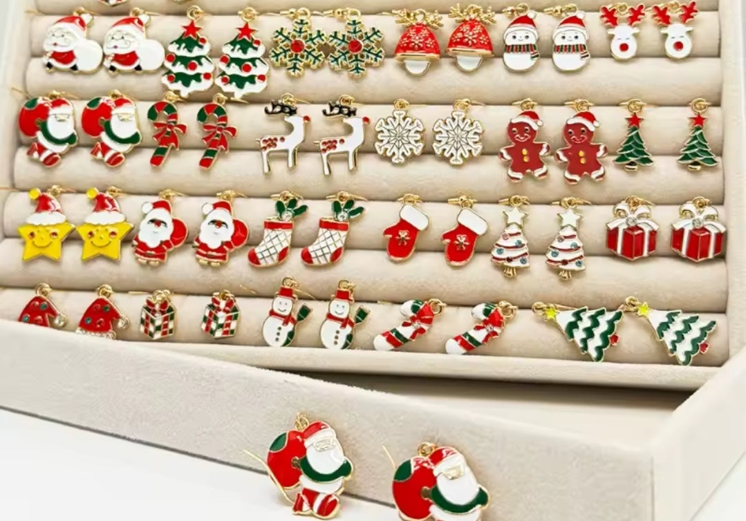 25 Christmas earrings! Women's sets